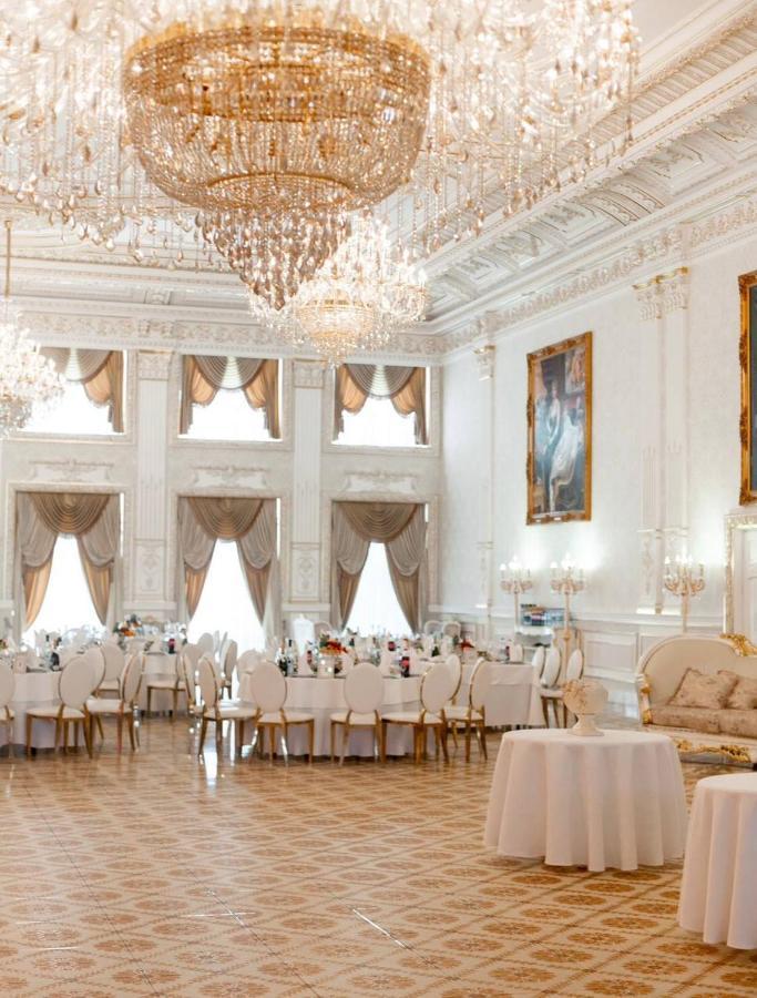 Hotel Grand Aristocrate Dubovtsy Buitenkant foto