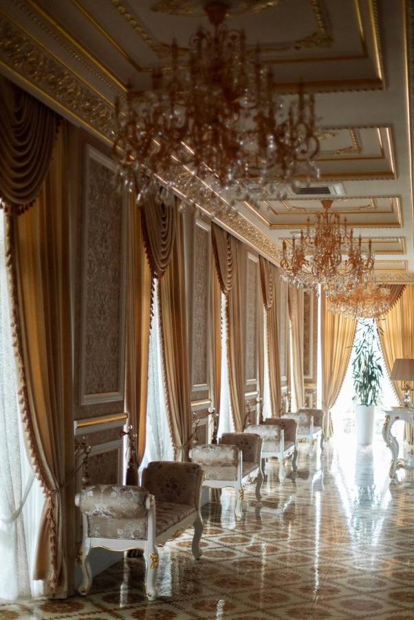 Hotel Grand Aristocrate Dubovtsy Buitenkant foto